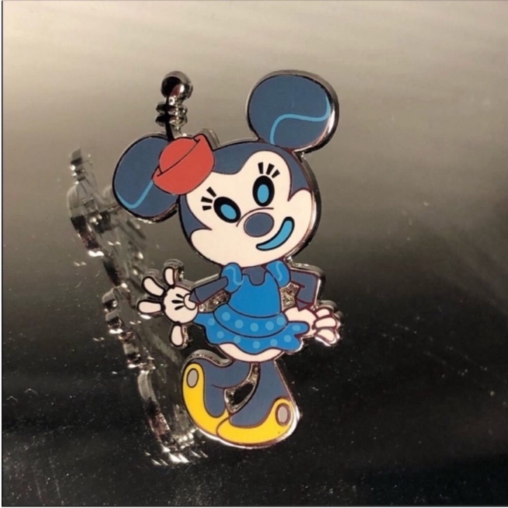 DISNEY PINS: Robot Minnie Mouse